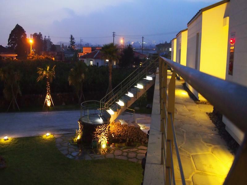 Hotel Eridu Cafe N Beds Seogwipo Exterior foto